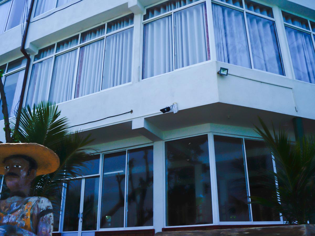 Sayurima Beach Hotel Ahangama Bagian luar foto