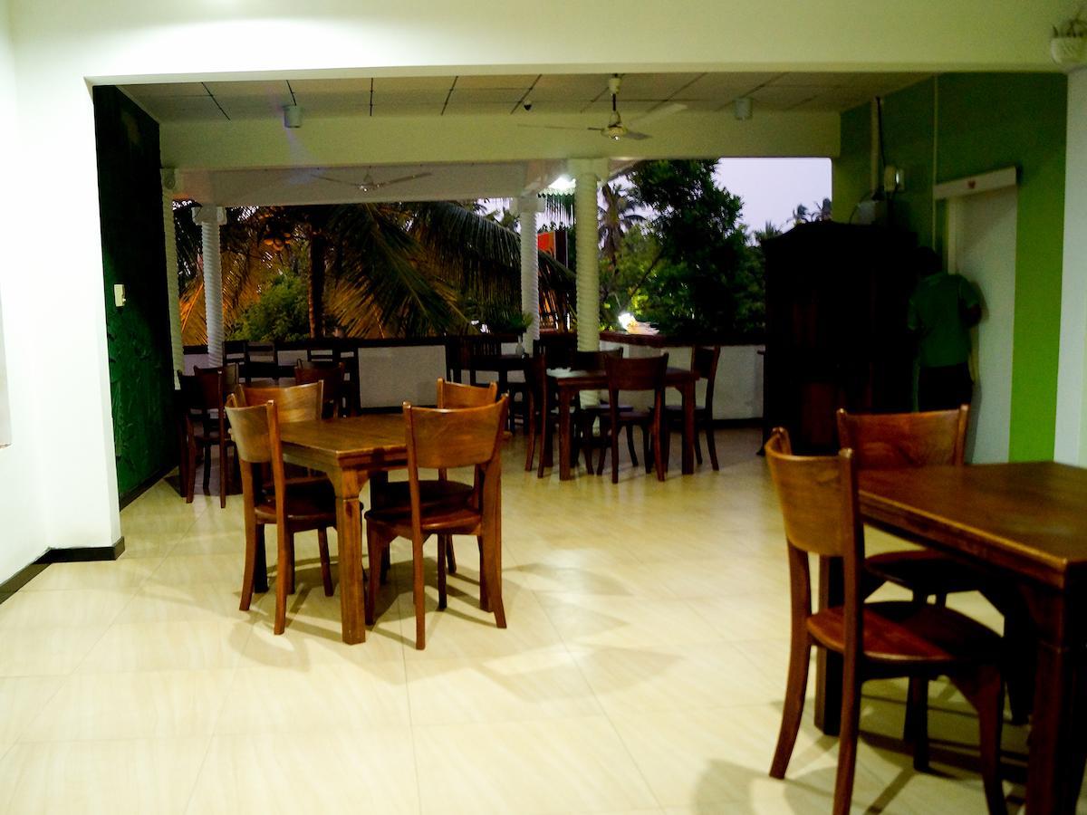 Sayurima Beach Hotel Ahangama Bagian luar foto