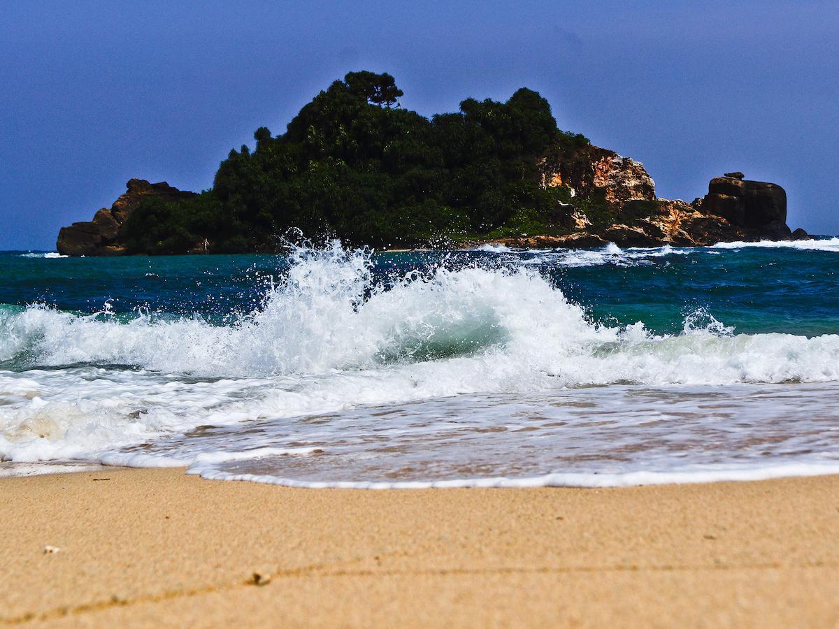 Sayurima Beach Hotel Ahangama Bagian luar foto