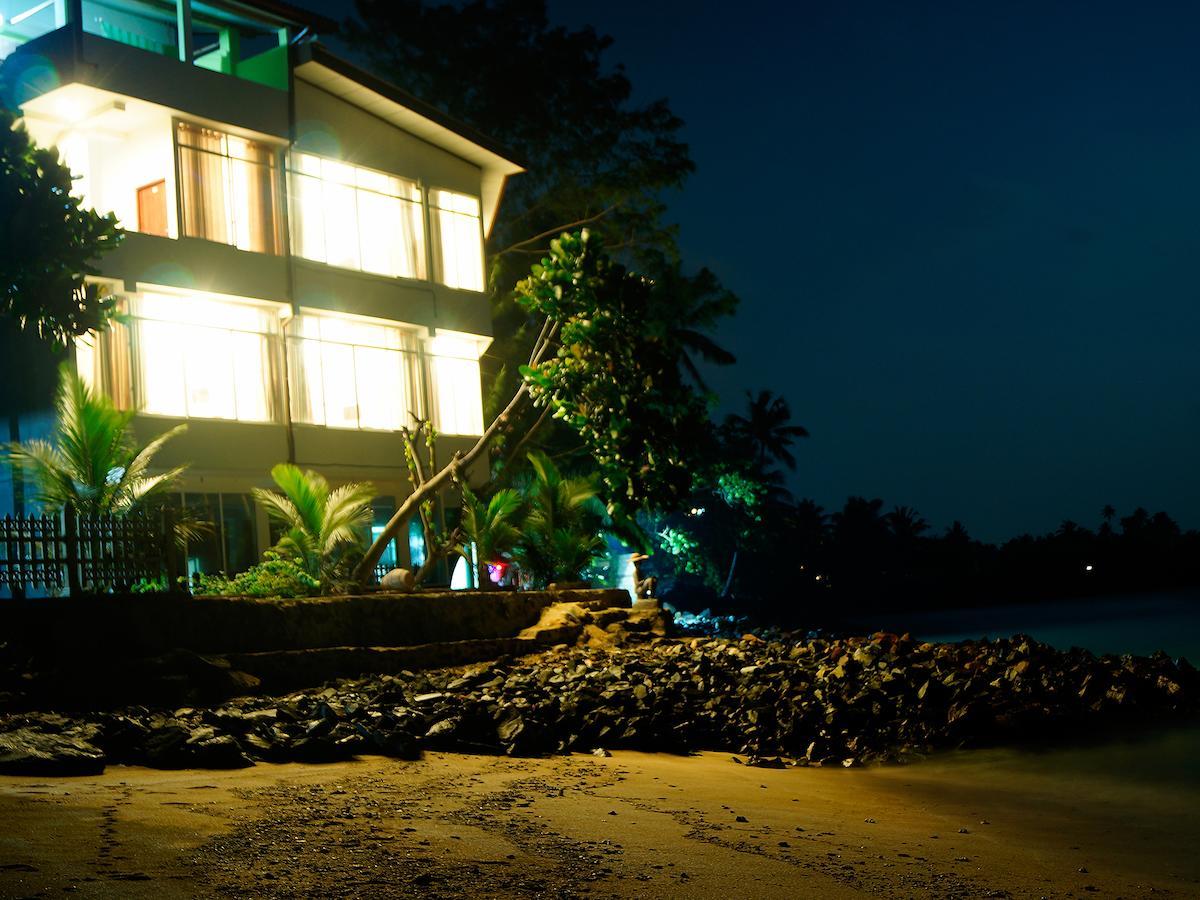 Sayurima Beach Hotel Ahangama Bagian luar foto