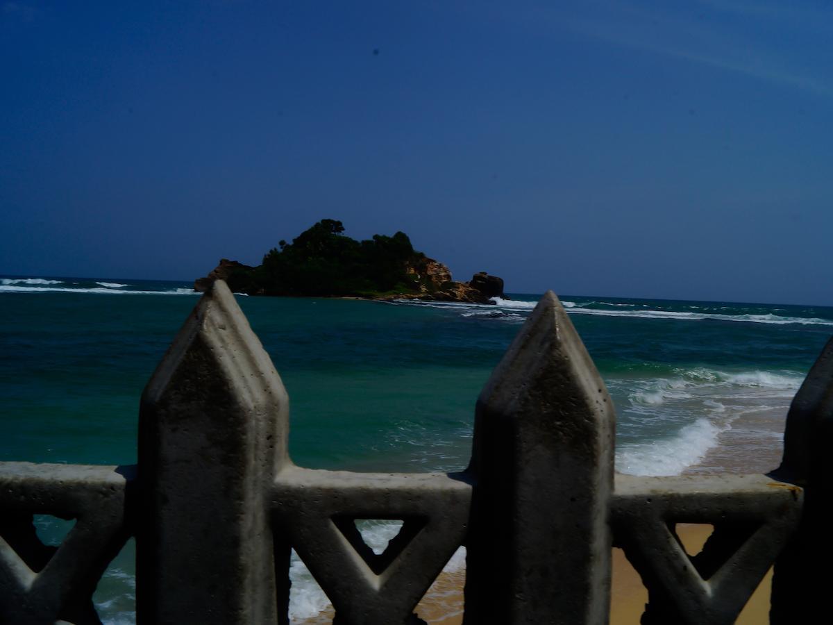 Sayurima Beach Hotel Ahangama Bagian luar foto