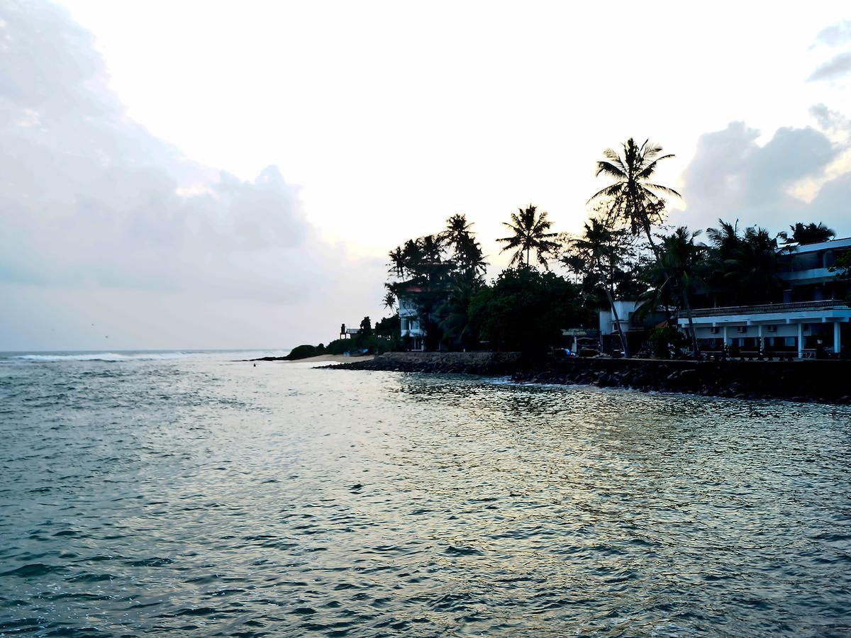Sayurima Beach Hotel Ahangama Bagian luar foto