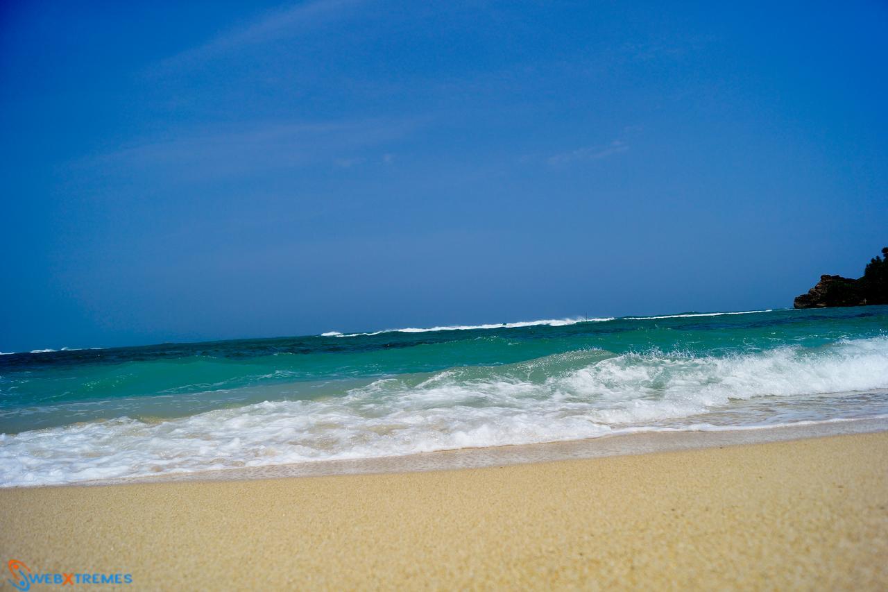 Sayurima Beach Hotel Ahangama Bagian luar foto