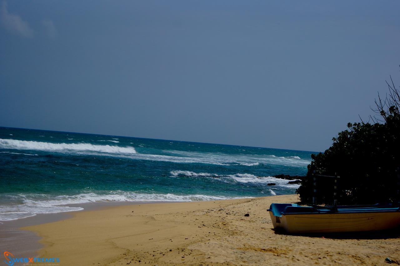 Sayurima Beach Hotel Ahangama Bagian luar foto
