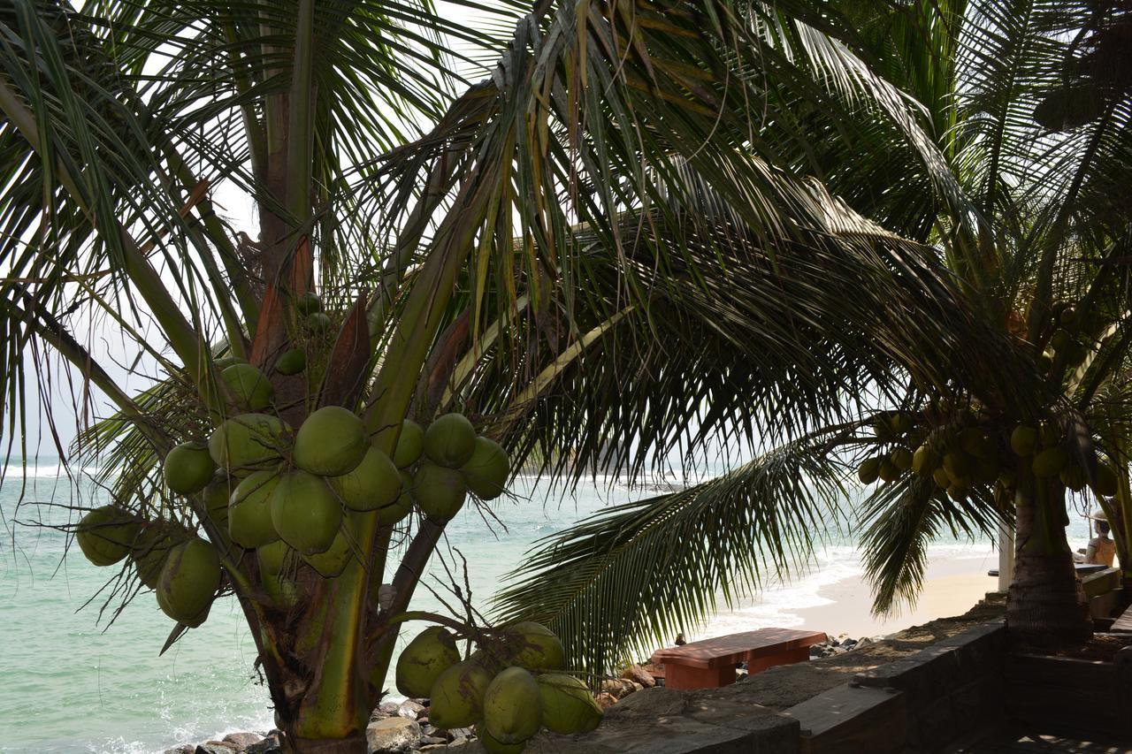 Sayurima Beach Hotel Ahangama Bagian luar foto