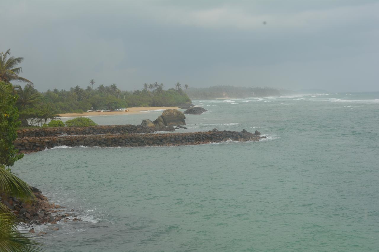 Sayurima Beach Hotel Ahangama Bagian luar foto