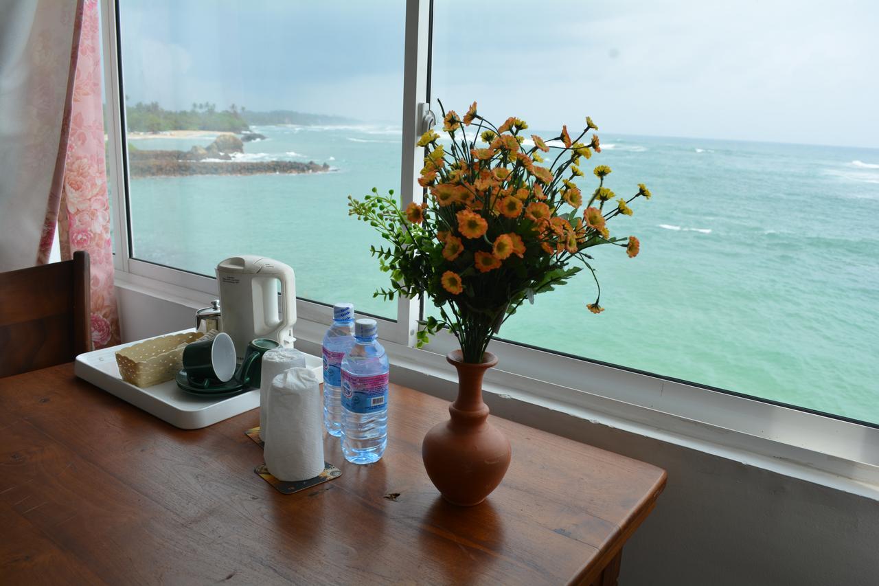 Sayurima Beach Hotel Ahangama Bagian luar foto