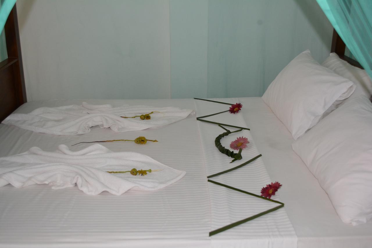 Sayurima Beach Hotel Ahangama Bagian luar foto
