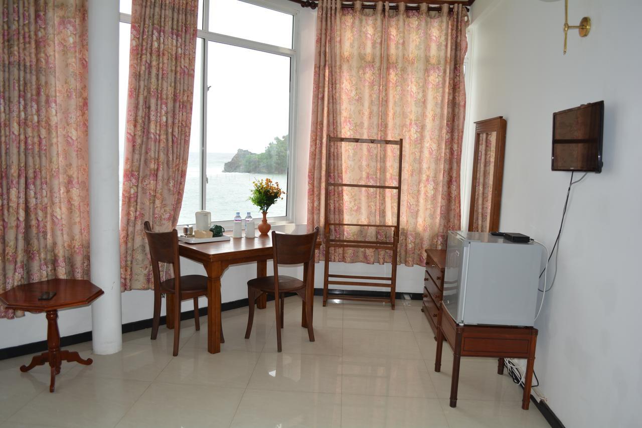 Sayurima Beach Hotel Ahangama Bagian luar foto