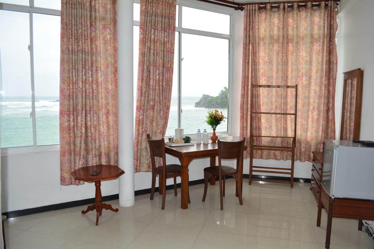 Sayurima Beach Hotel Ahangama Bagian luar foto