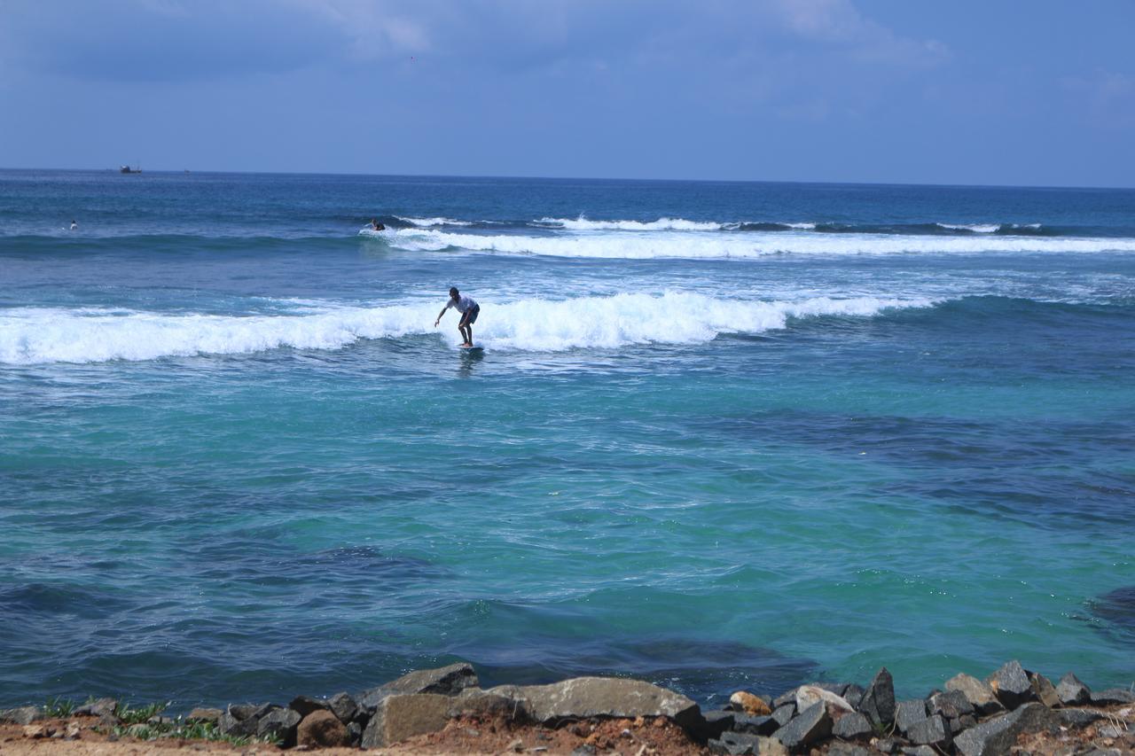Sayurima Beach Hotel Ahangama Bagian luar foto