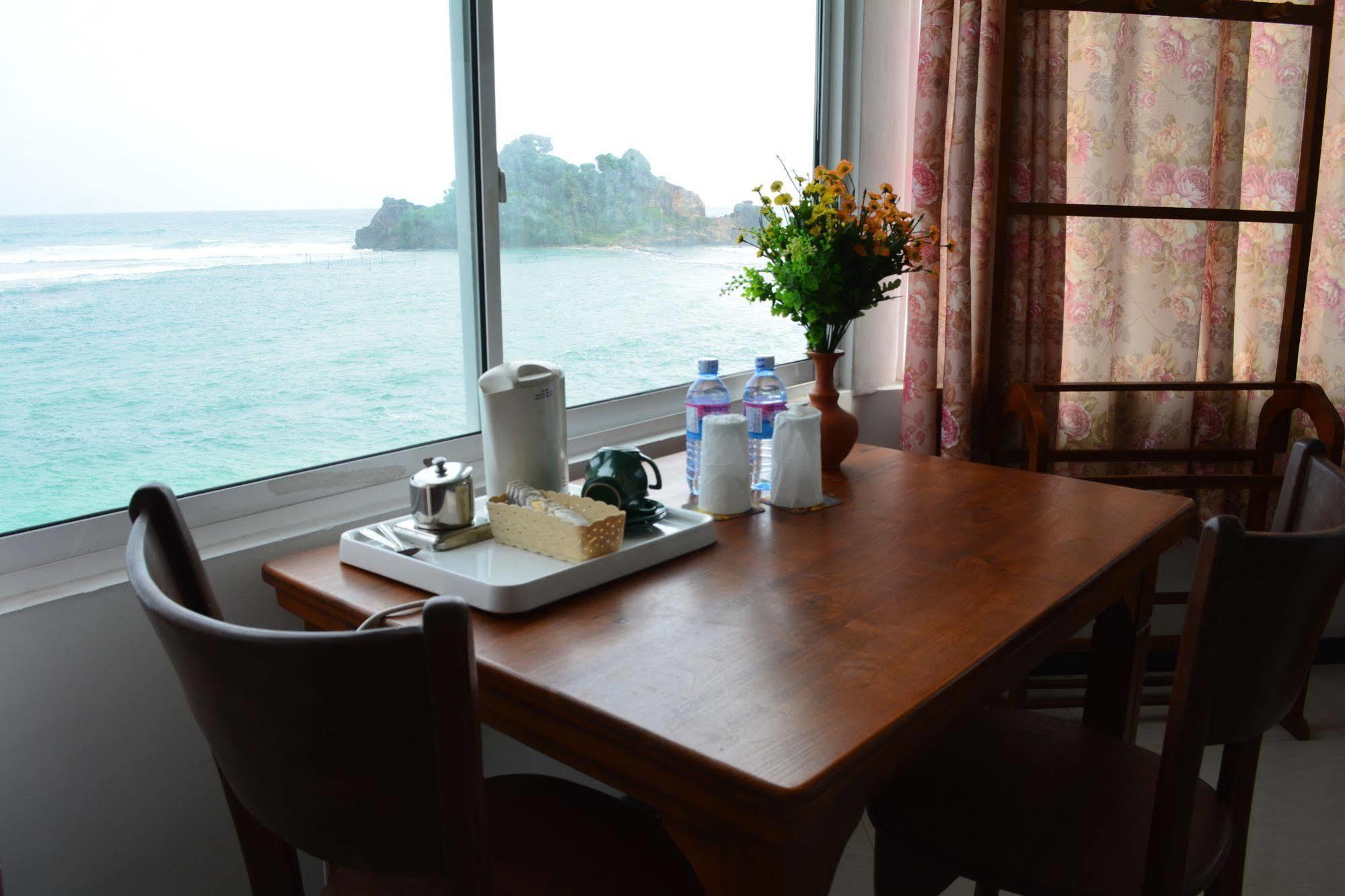 Sayurima Beach Hotel Ahangama Bagian luar foto