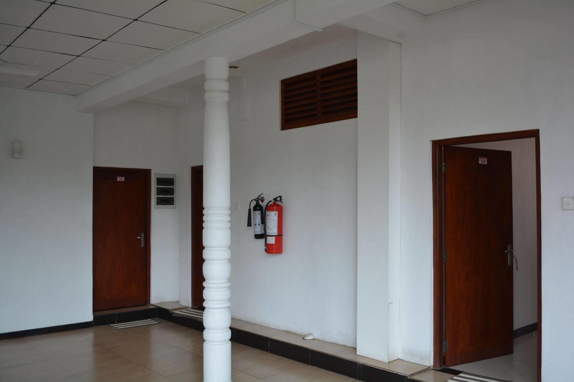 Sayurima Beach Hotel Ahangama Bagian luar foto