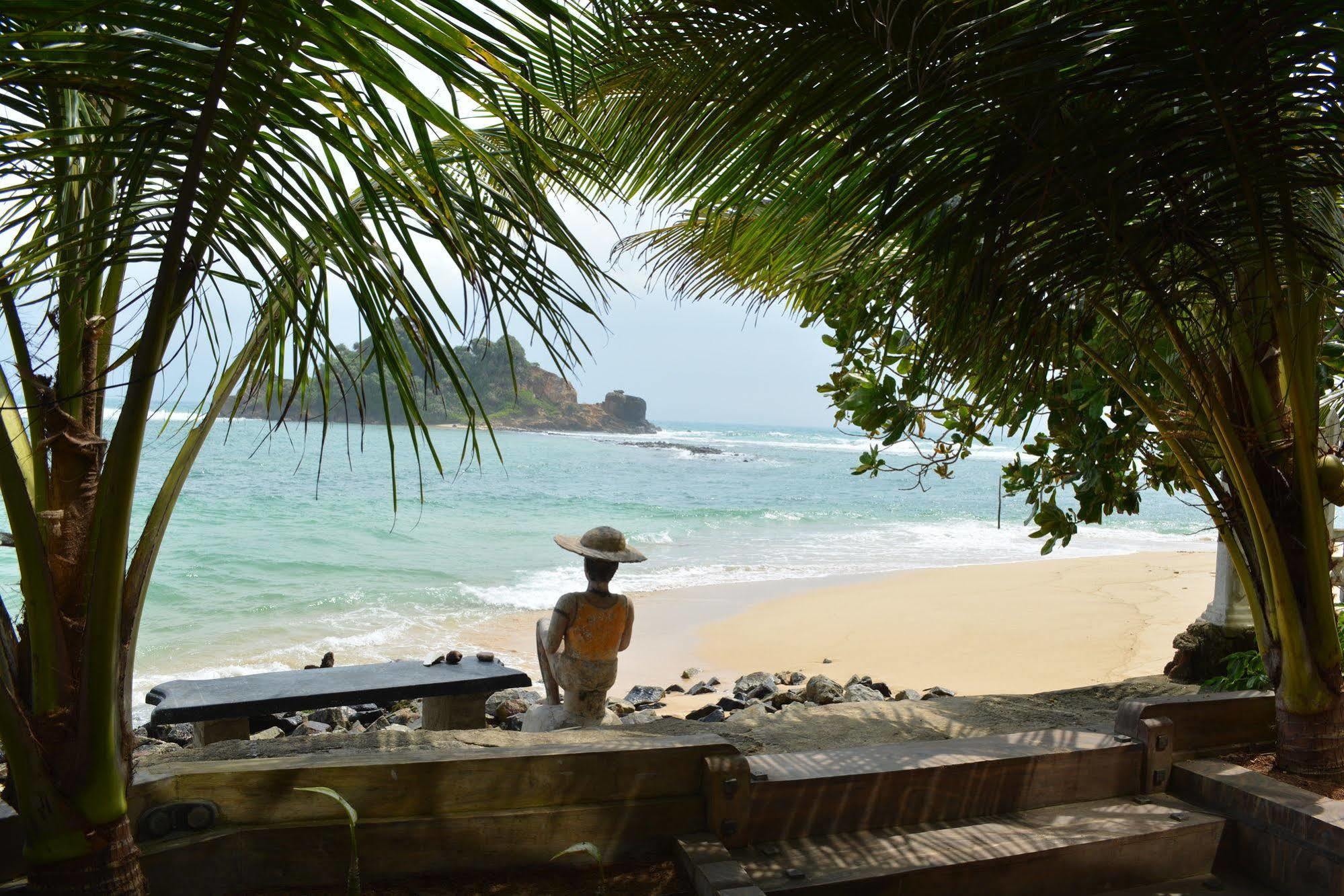 Sayurima Beach Hotel Ahangama Bagian luar foto